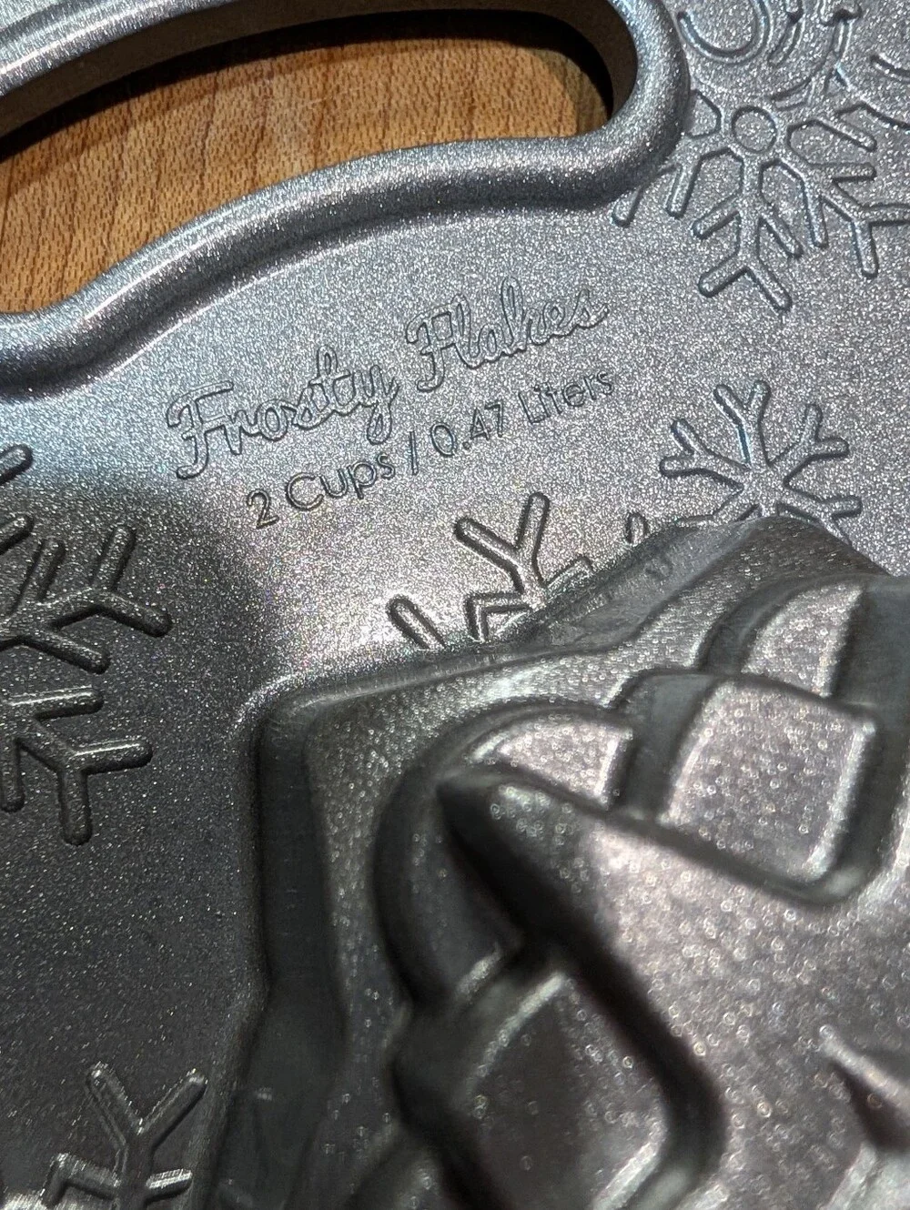 Nordic Ware Frosty Flakes Cakelet Pan Snowflake Bundt Mold 12 Cavity USA
